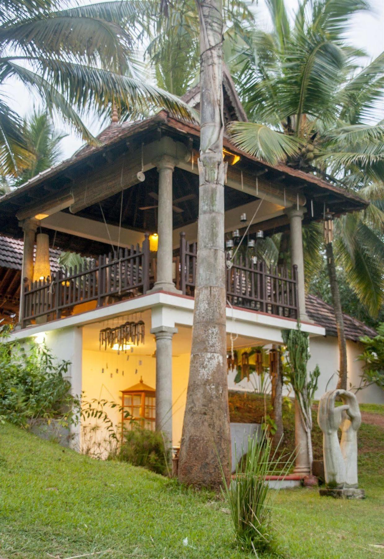 Over The Hill Poovar Екстер'єр фото
