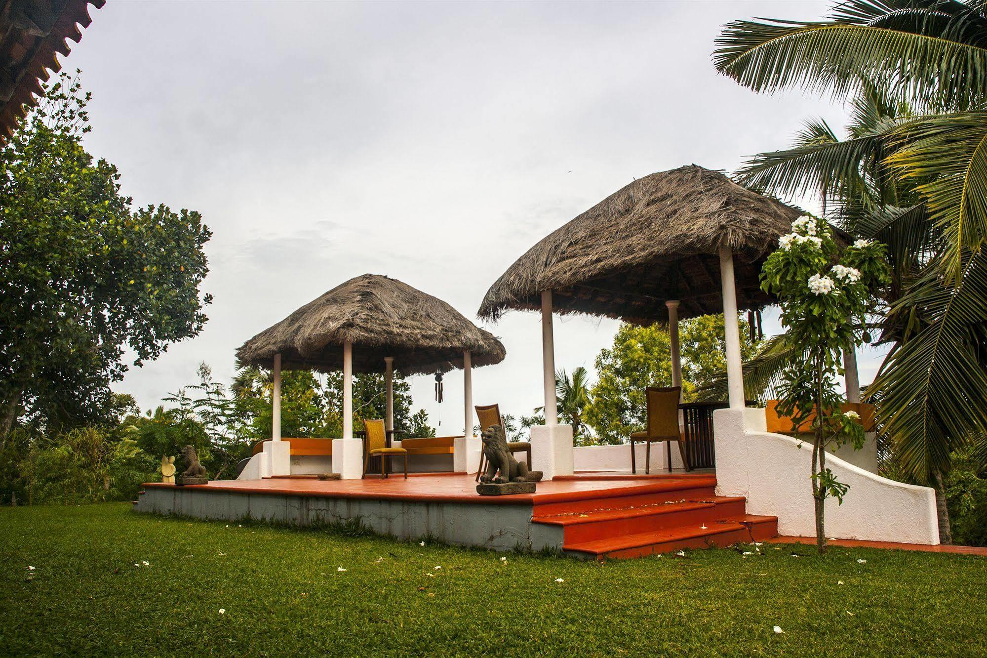 Over The Hill Poovar Екстер'єр фото
