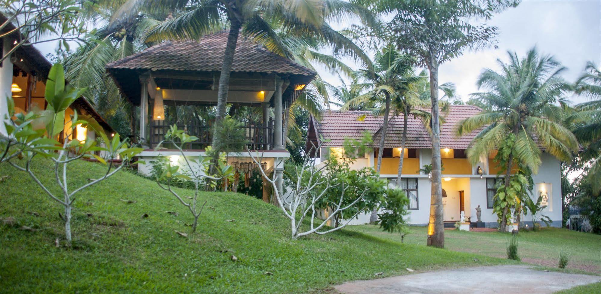 Over The Hill Poovar Екстер'єр фото